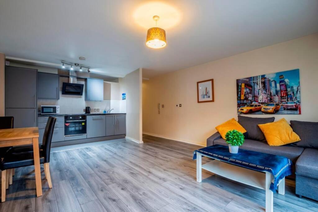 Central Apartment In The Heart Of Ливърпул Екстериор снимка
